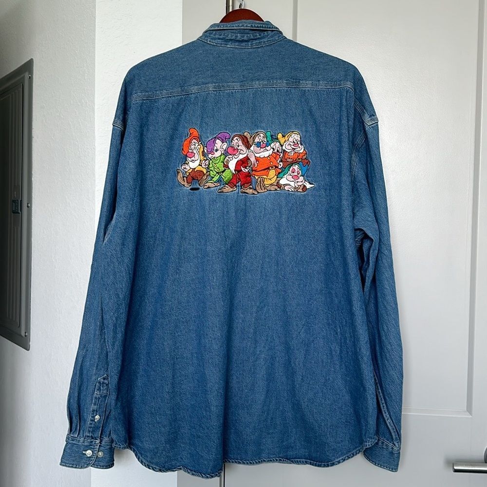 VINTAGE 90S DISNEY STORE SEVEN DWARFS DENIM LONG SLEEVE BUTTON DOWN MENS LARGE - Picture 1 of 7